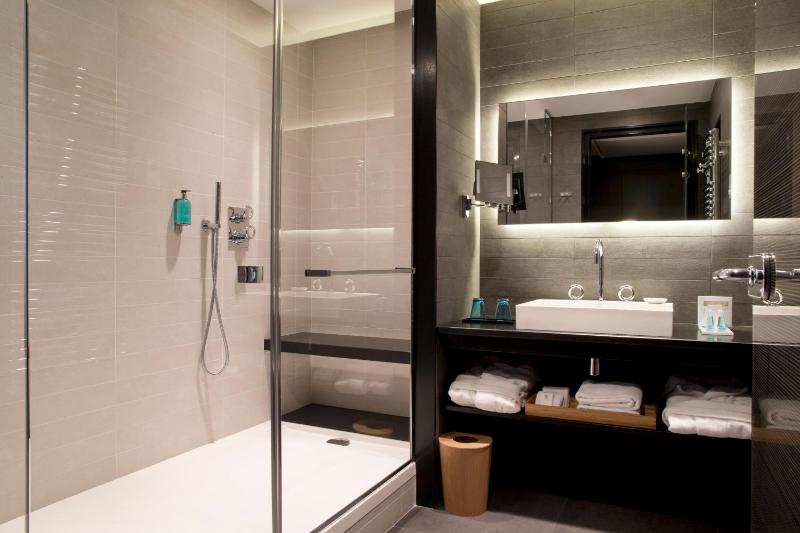 Deluxe Double Room image 2