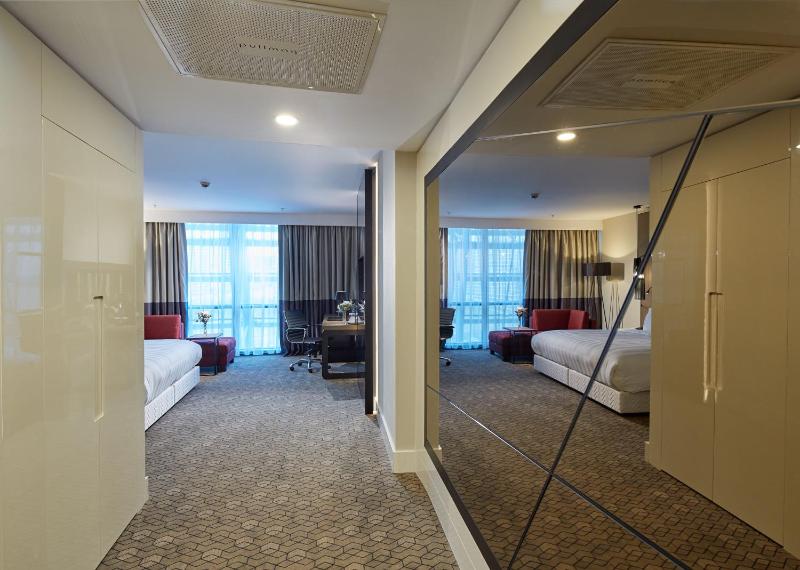 Deluxe Room with Twin Bed - City View image 3
