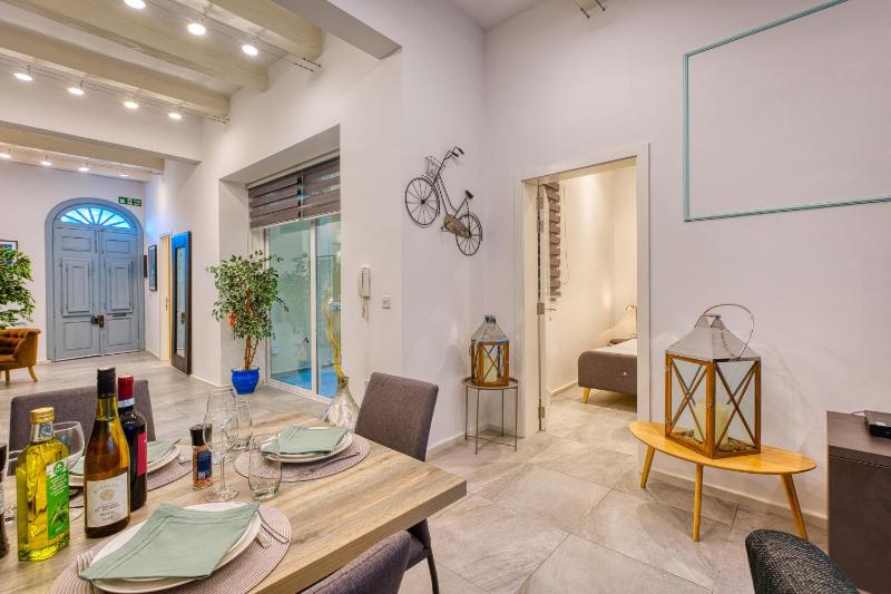 Luxury 2bedroom house with large back yard RABE1-2 - image 7
