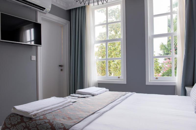 Standard Double Room image 2