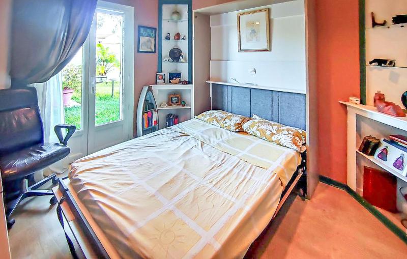 Awesome Home In Six-Fours-Les-Plages - image 18