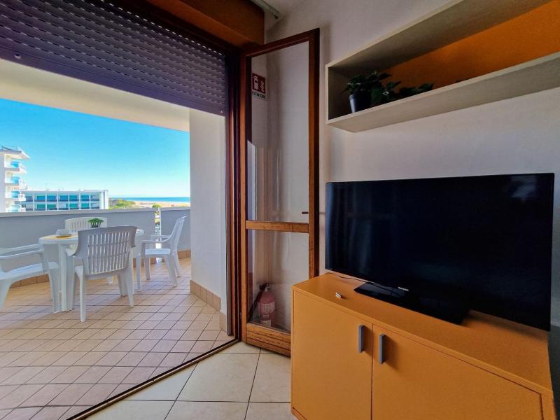 Modern flat with swimming pool - image 16