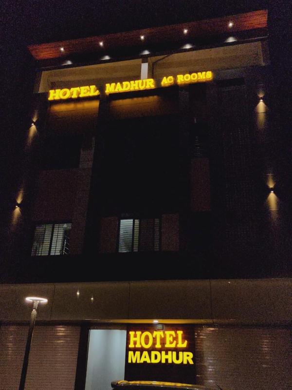 Hotel Madhur Ahmedabad - image 12