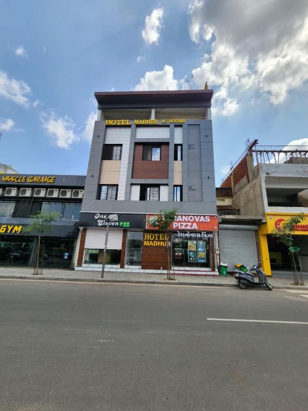 Hotel Madhur Ahmedabad - image 16
