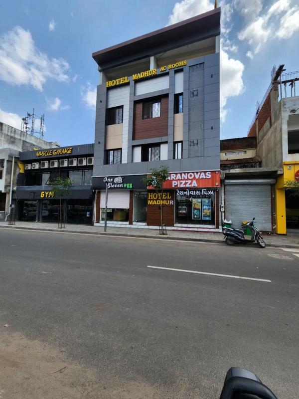 Hotel Madhur Ahmedabad - image 13