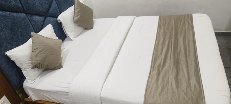 Hotel Madhur Ahmedabad - image 2