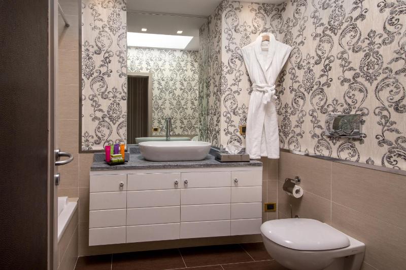 The Inn at the Spanish Steps Luxury Collection - Ambassador Apartment - image 4