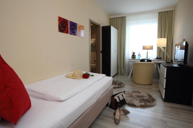 Standard Single Room image 4