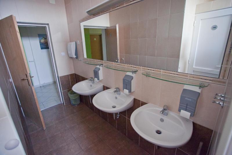HI Hostel Zagreb - image 3