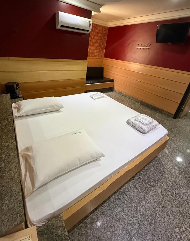 Hotel Serrano - image 2