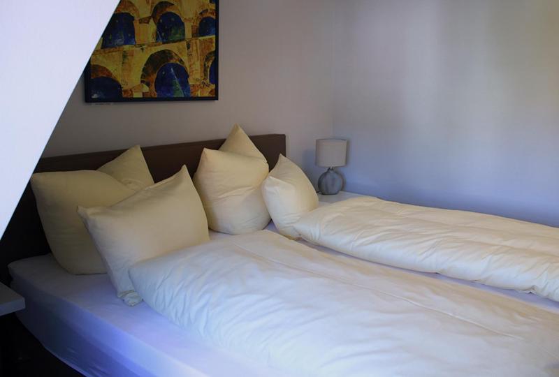 One-Bedroom Apartment image 2
