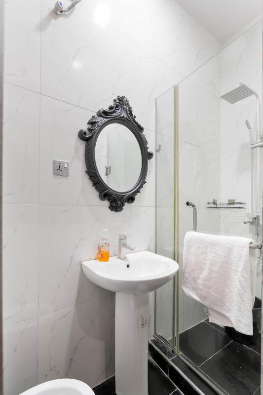 Fully Furnished 4 Bedroom Shortlet Apartment in Orchid Road Lekki - image 7