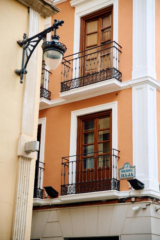 Honest Granada Hotel - image 3