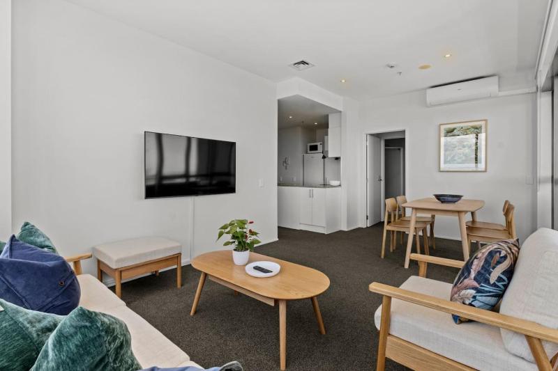 Iconic Skyline Modern Abode with Free Parking - image 16
