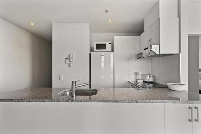 Iconic Skyline Modern Abode with Free Parking - image 15