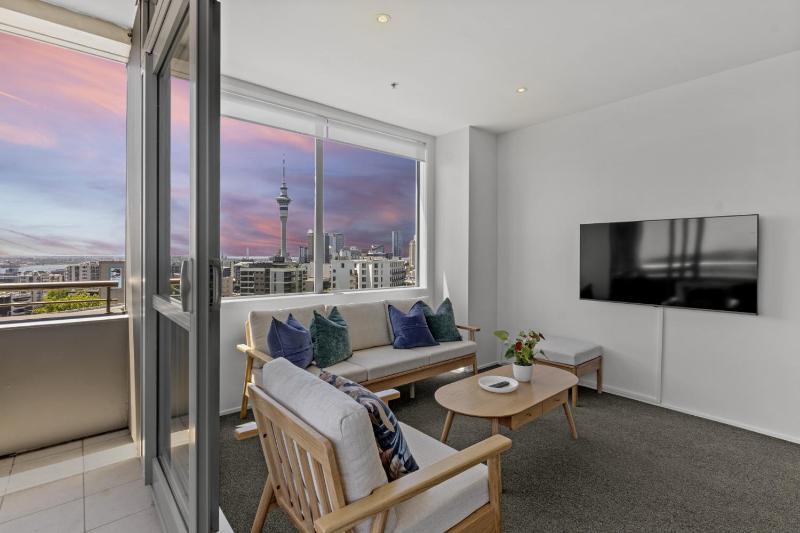 Iconic Skyline Modern Abode with Free Parking - image 8