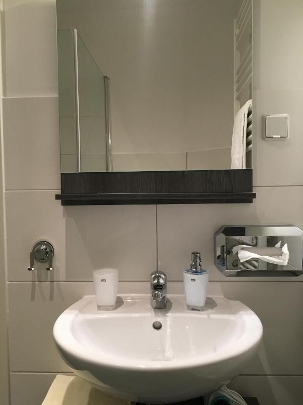 Comfort Apartment with Kitchen and own Bathroom image 2