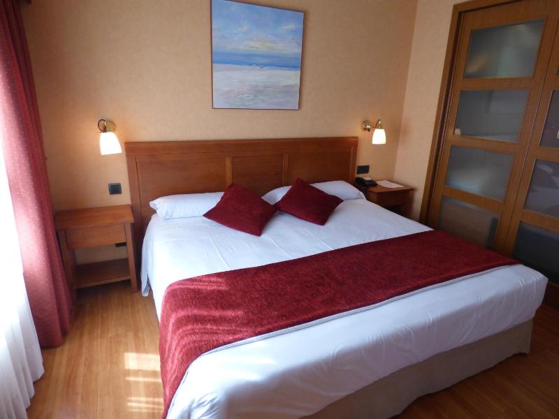 Superior King Room image 3