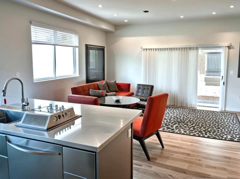 Hollywood Living 3 to 5 BR Townhomes ENTIRE HOME just for you - image 9
