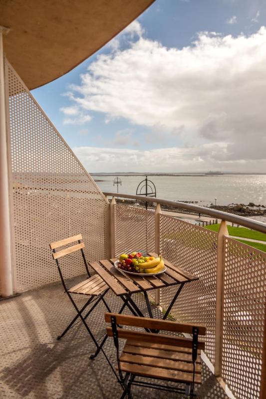 One-Bedroom Apartment with Sea View image 2