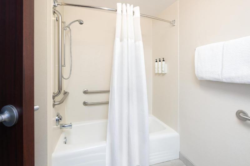 Fairfield Inn & Suites by Marriott Jacksonville Airport - image 20