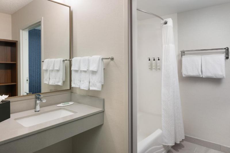 Fairfield Inn & Suites by Marriott Jacksonville Airport - image 38