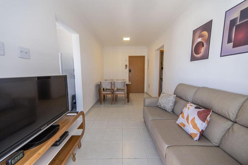 Apto com Ar e 2 Dorm na Vila Mirim perto da Praia - image 4