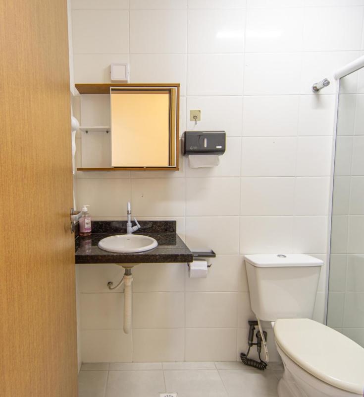 Apto com Ar e 2 Dorm na Vila Mirim perto da Praia - image 13