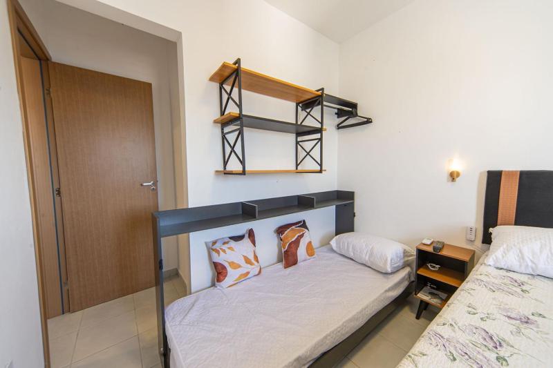 Apto com Ar e 2 Dorm na Vila Mirim perto da Praia - image 11