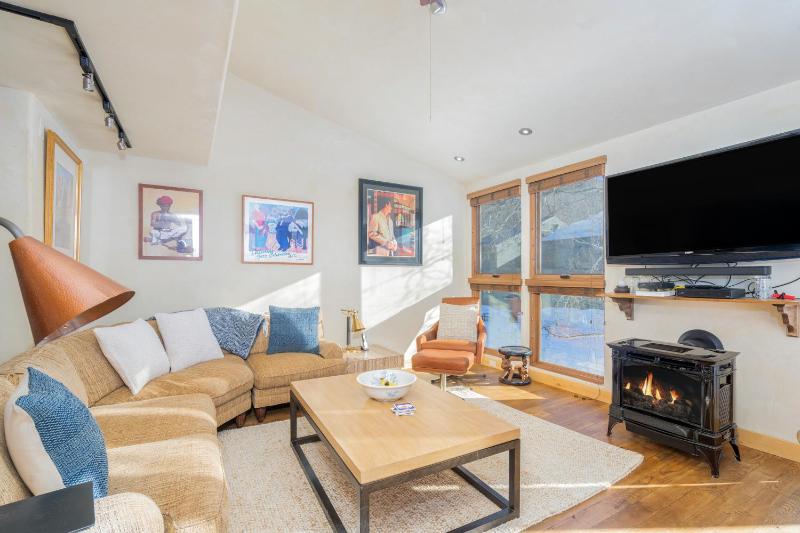 Experience mountain views in this spacious 3-bedroom Telluride Lodge #423 - image 25