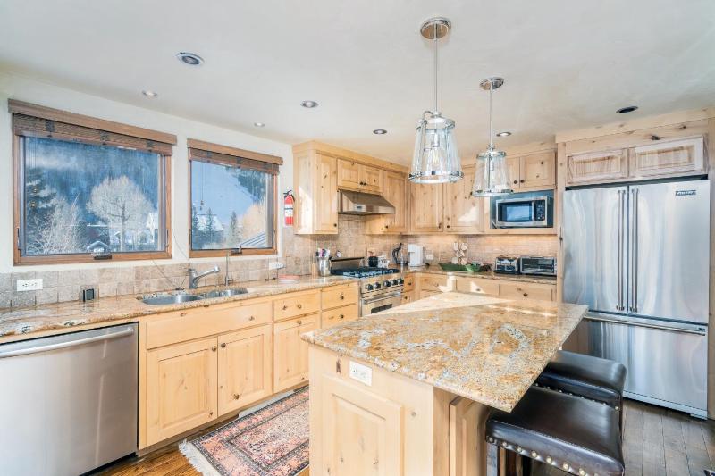 Experience mountain views in this spacious 3-bedroom Telluride Lodge #423 - image 30