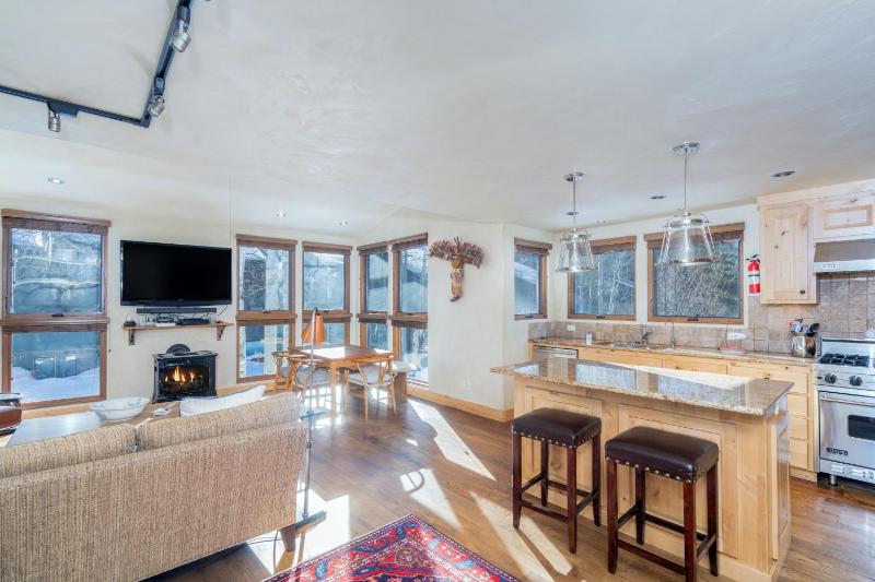 Experience mountain views in this spacious 3-bedroom Telluride Lodge #423 - image 29