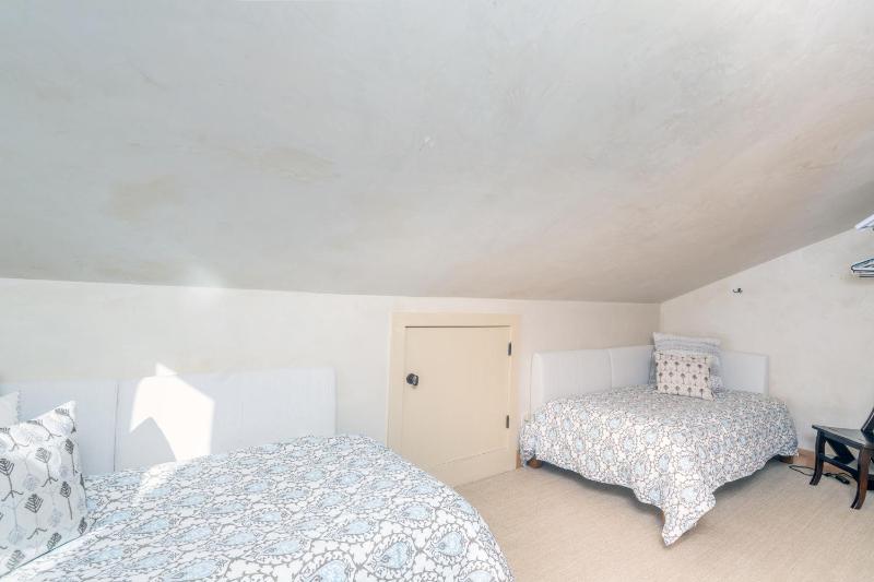 Experience mountain views in this spacious 3-bedroom Telluride Lodge #423 - image 16