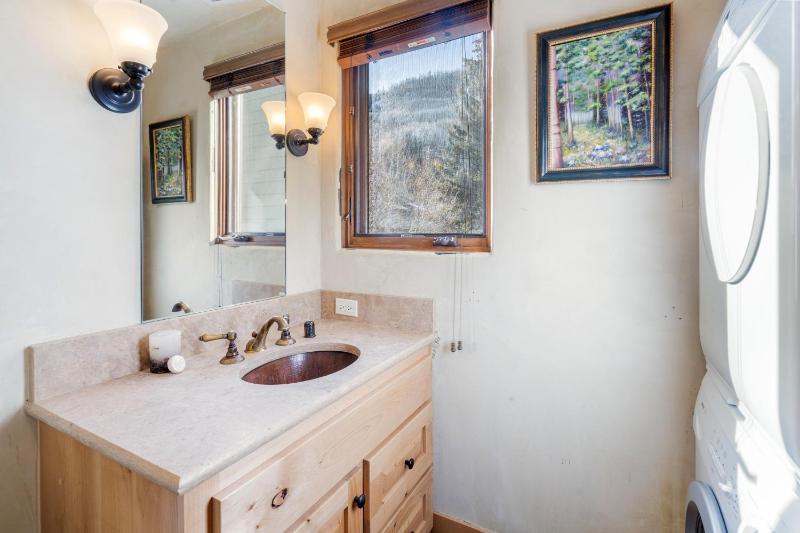Experience mountain views in this spacious 3-bedroom Telluride Lodge #423 - image 14