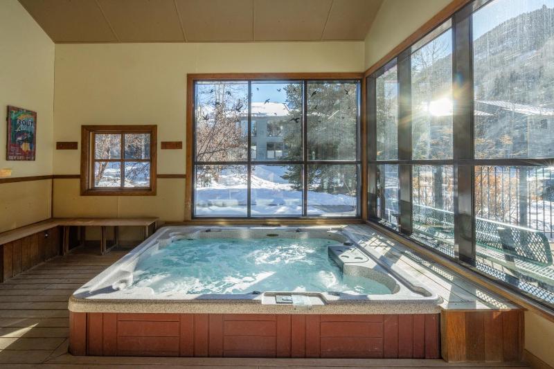 Experience mountain views in this spacious 3-bedroom Telluride Lodge #423 - image 19