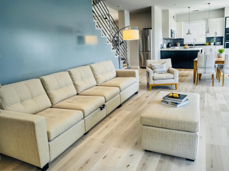 Hollywood Living 3 to 5 BR Townhomes ENTIRE HOME just for you - image 11