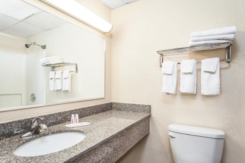 Deluxe Double Room with Two Double Beds - Non-Smoking image 2