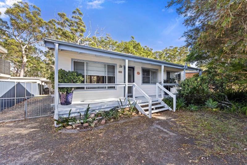 Happy House - Pet Friendly - 5 Min Walk to Beach - image 22
