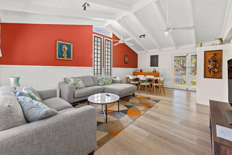 Happy House - Pet Friendly - 5 Min Walk to Beach - image 14