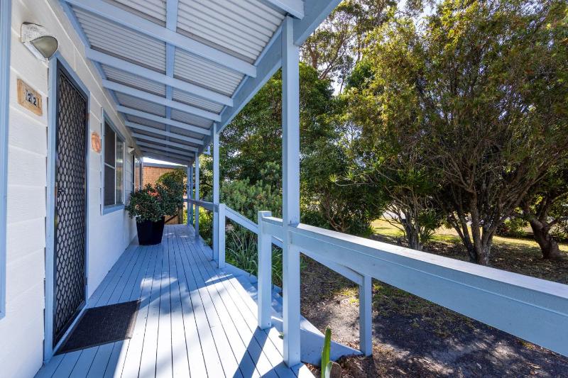 Happy House - Pet Friendly - 5 Min Walk to Beach - image 19