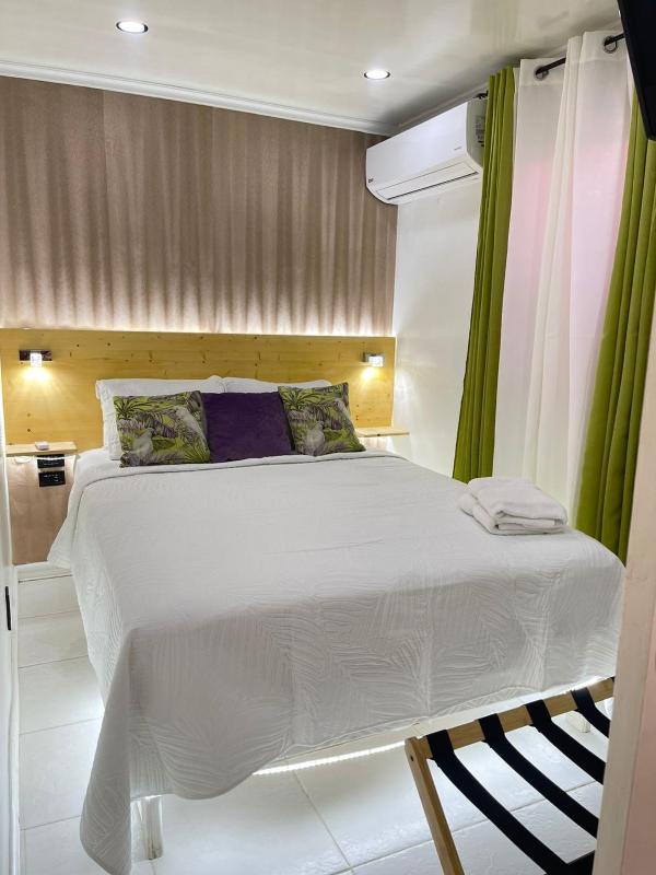 Jazmin's Apartments - image 1