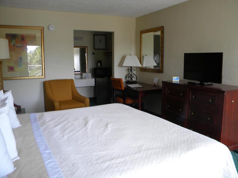 King Room - Non-Smoking image 3