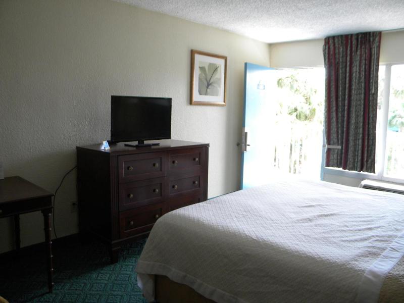 King Room - Non-Smoking image 2