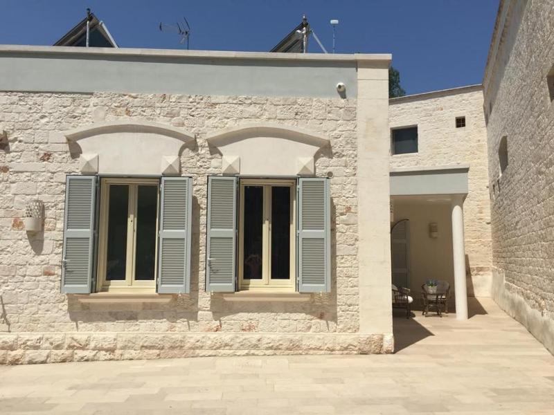 One-Bedroom Apartment image 3