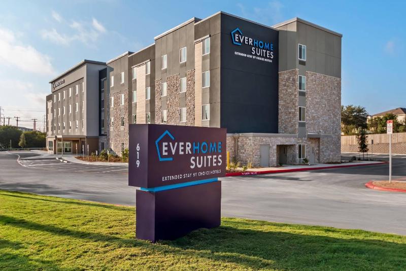 Everhome Suites San Antonio Lackland near SeaWorld by Choice Hotels - image 4