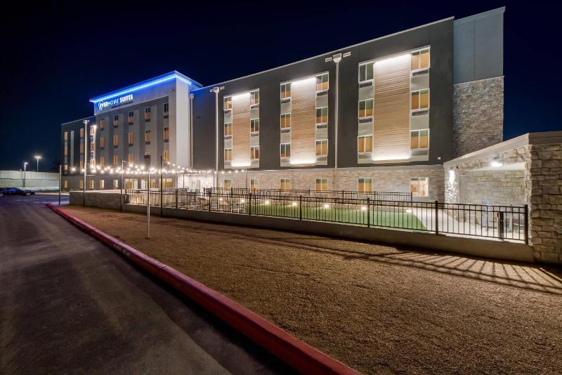 Everhome Suites San Antonio Lackland near SeaWorld by Choice Hotels - image 9