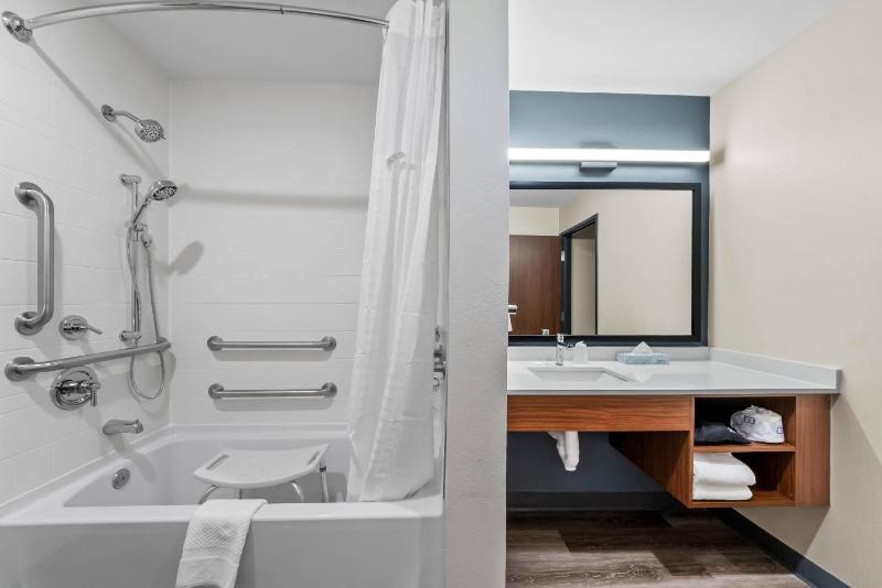 Everhome Suites San Antonio Lackland near SeaWorld by Choice Hotels - image 6