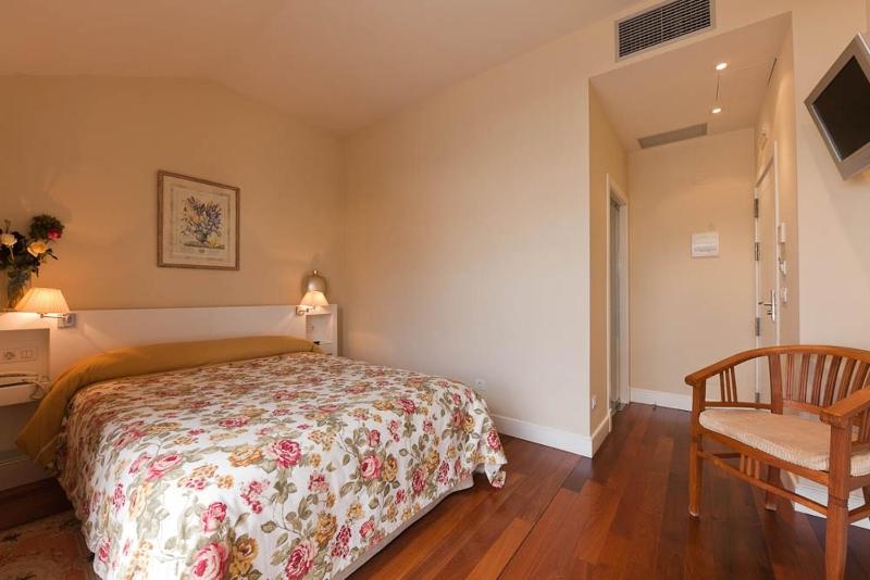 Double Room image 2