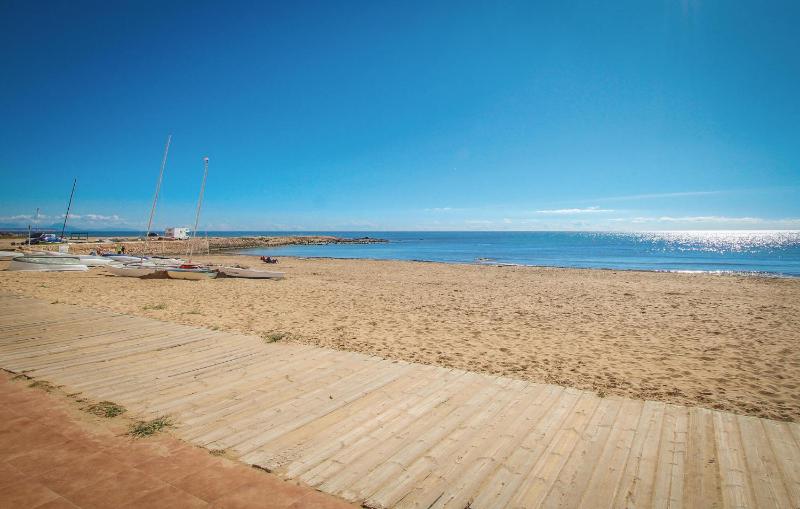 Beautiful Apartment In Torrevieja - image 2