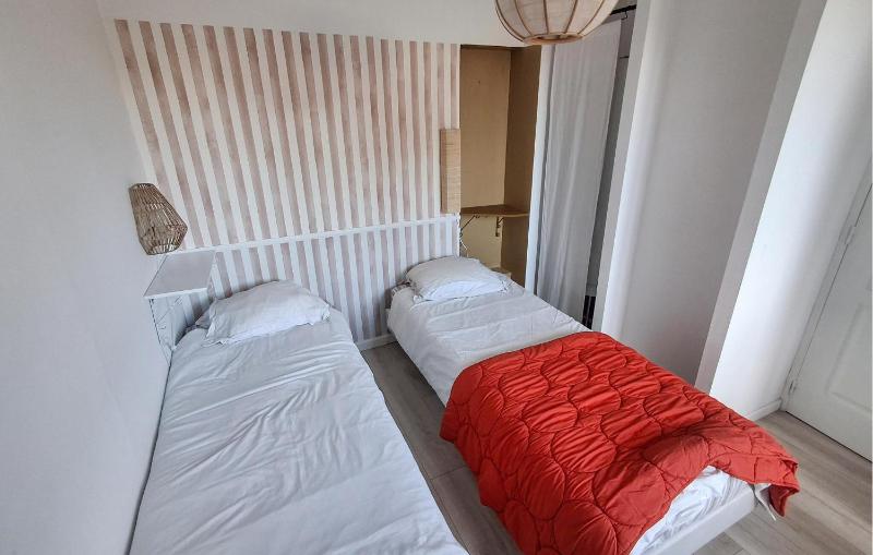 1 Bedroom Amazing Apartment In Carnac - image 10